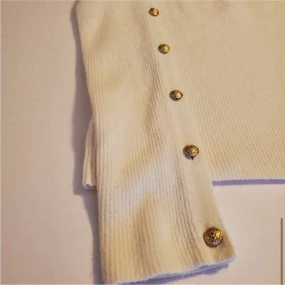 L’AGENCE CREAM COLORED TURTLENECK SIZE LARGE